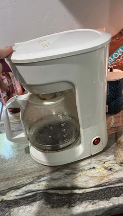 Coffee machine with pot