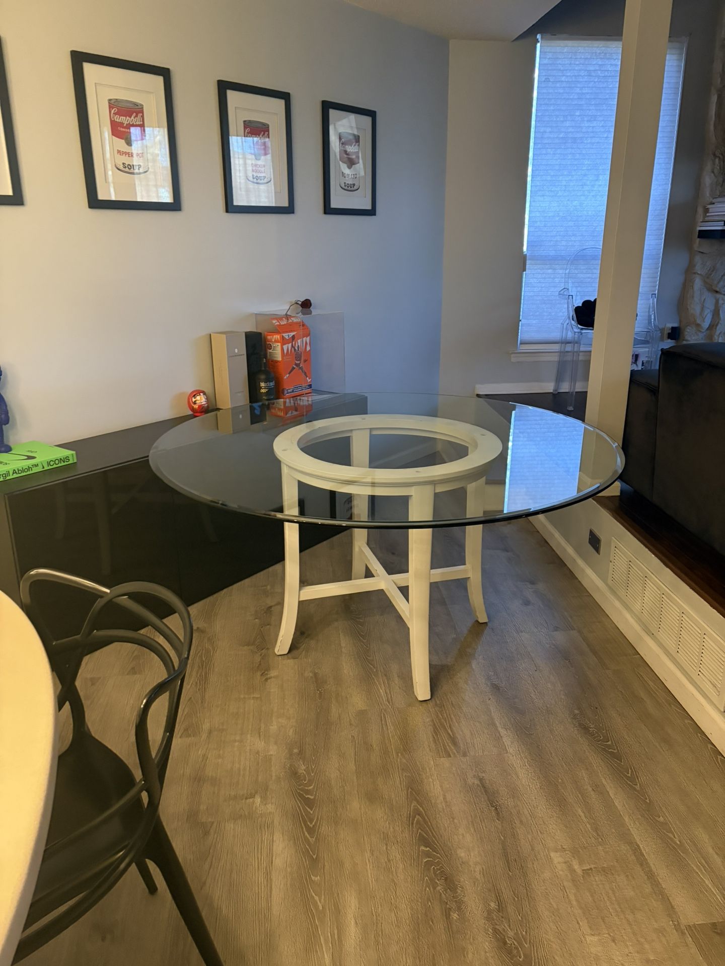 Stunning round Crate & Barrel dining table, like new