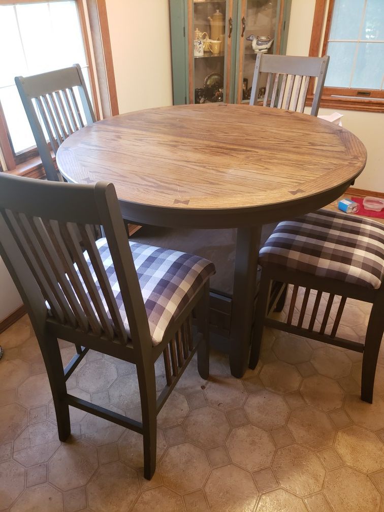 Beautiful Pub Style Table with Butterfly Leaf