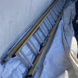 28’ Werner Ladder With Hooks On End 