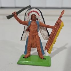 Vintage 1971 Britains Deetail Native American Indian Chief 3" toy 