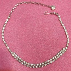 Vintage Ladie's Silvertone Rhinestone Drop Choker Necklace W/Large Rhinestone Clasp!👀 MINT CONDITION!😇Please Read Description.