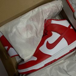 Nike dunk high championship red 