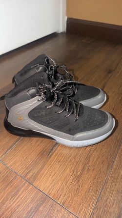 Kids size 4 shaq shoes