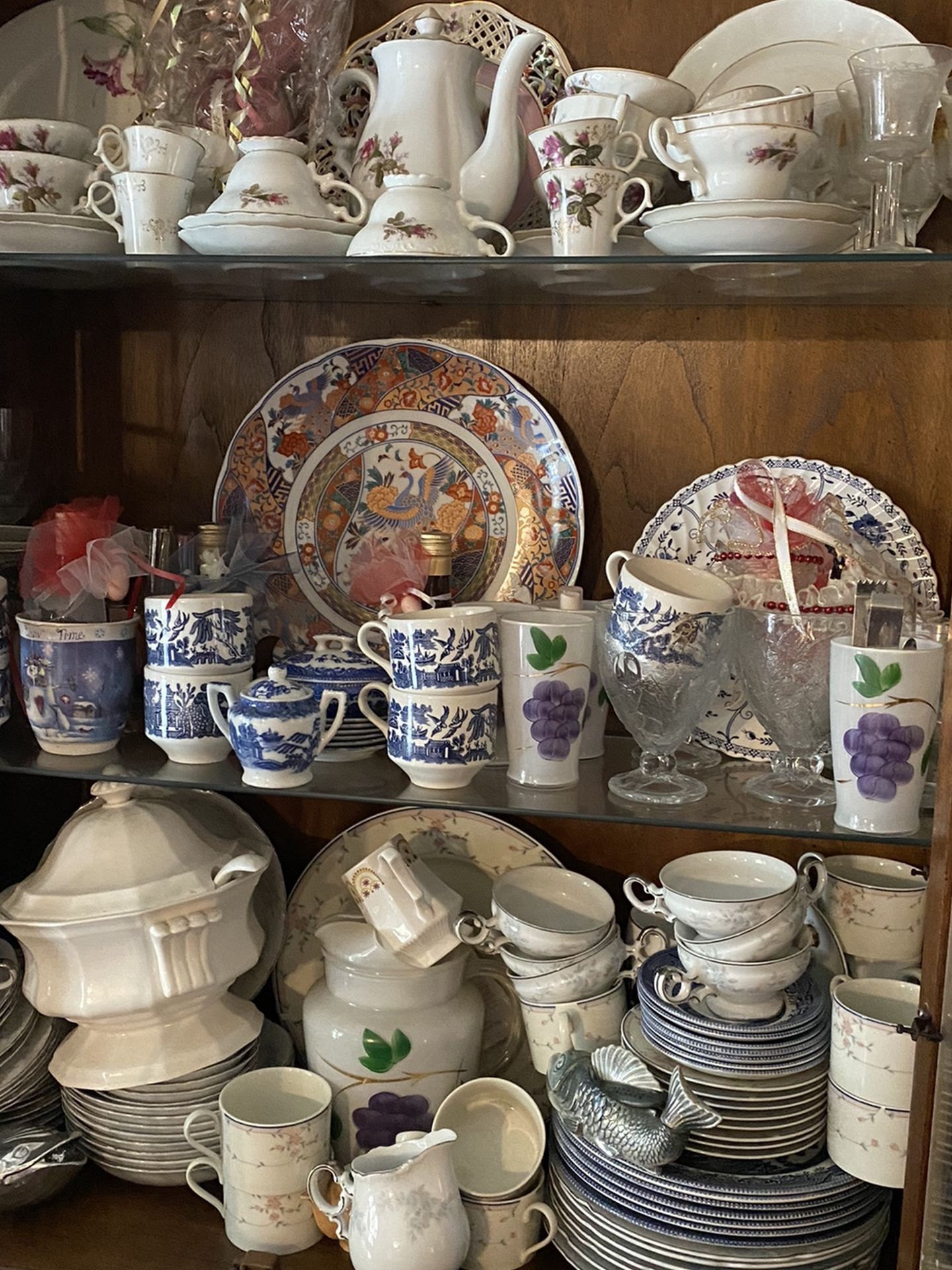 Random Antique Sets
