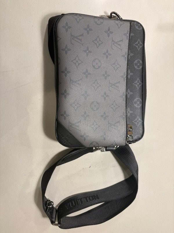 Louis Vuitton Monogram Eclipse Reverse trío Messenger