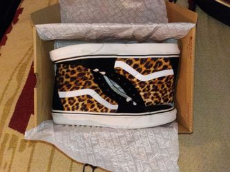 New Vans true white/Leopard print Sk8 Hi's.