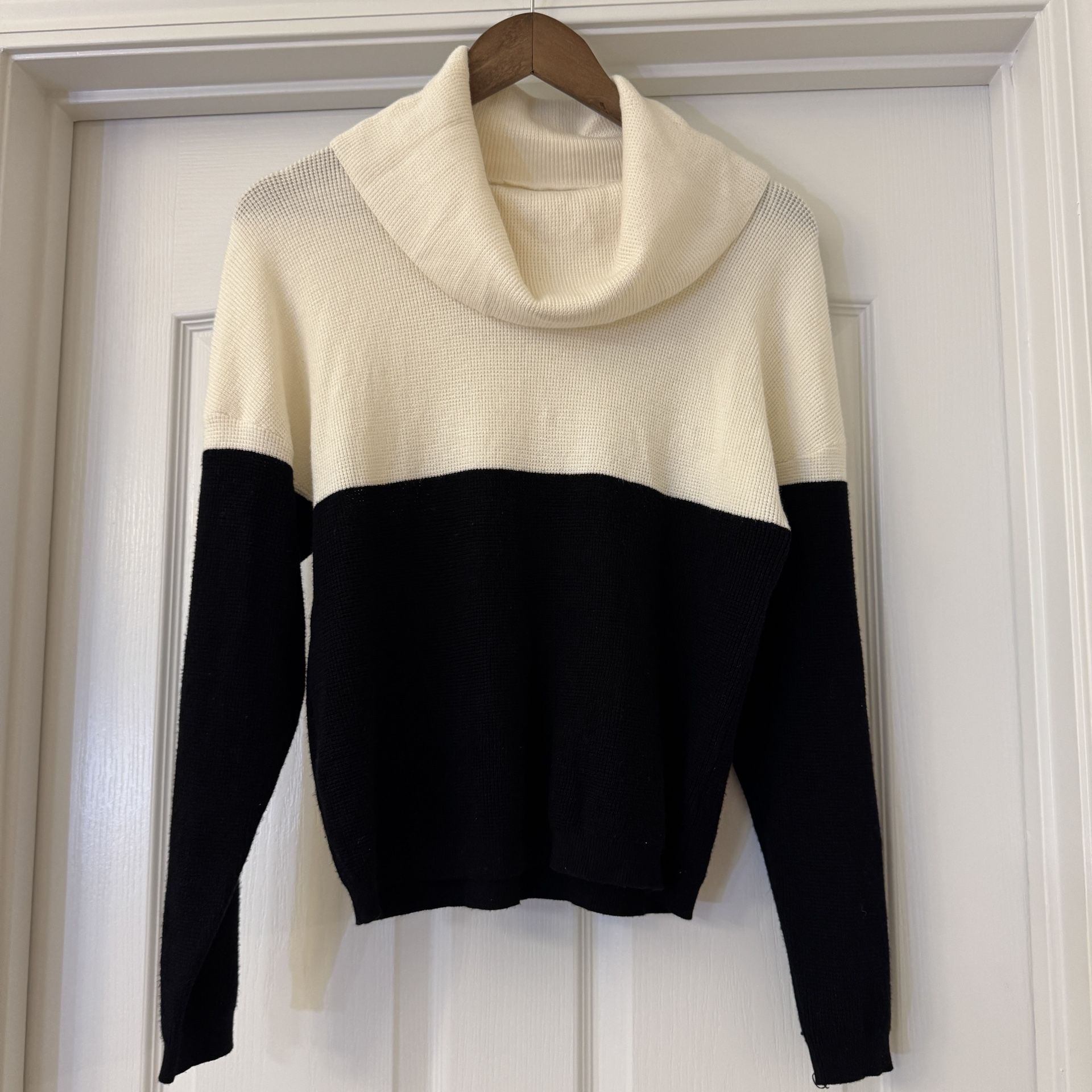 Cyrus Black & White/Cream Colorblock Cowl-Neck Sweater – Women’s Size M