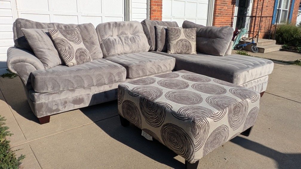 Modern Gray Sectional Couch With Ottoman - Deep Cleaned + Free Delivery (Columbus Are)
