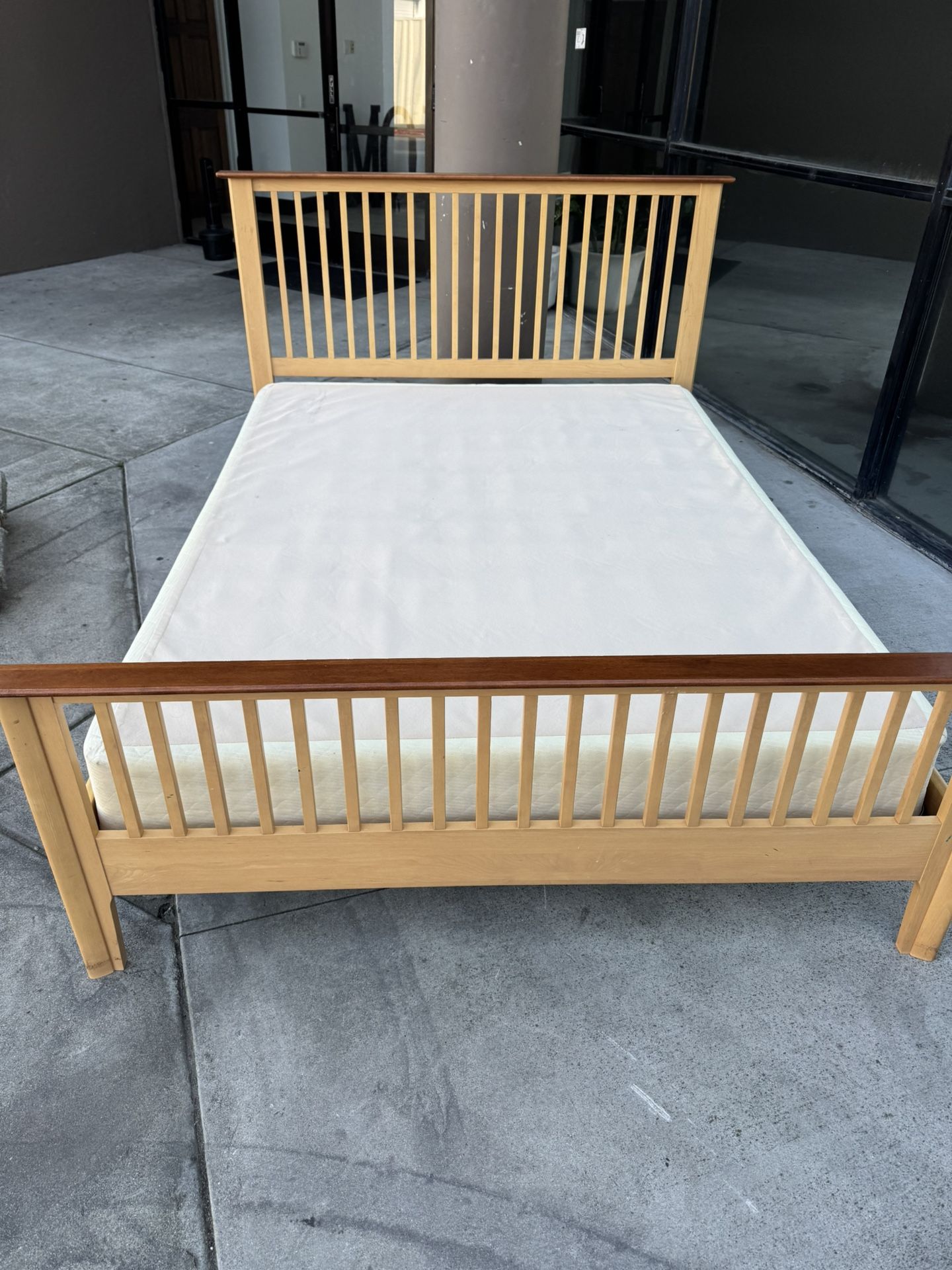Queen Size Bed Frame And Boxspring