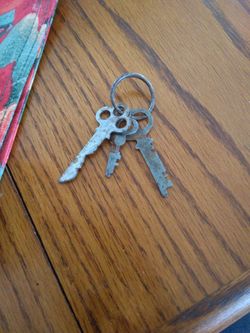 Set Of 3 Old Keys