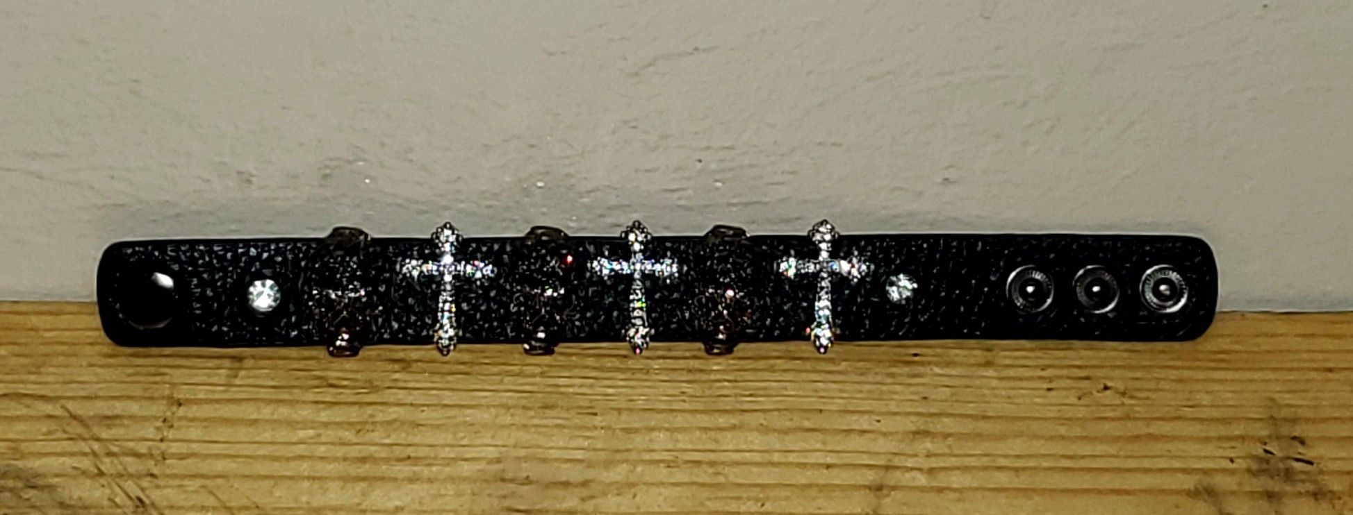 Super Cool Skull And Cross Vintage Bracelet! Excellent Condition! Snap Closure!