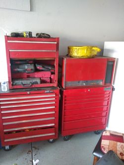 Snap-on tool box top and bottom