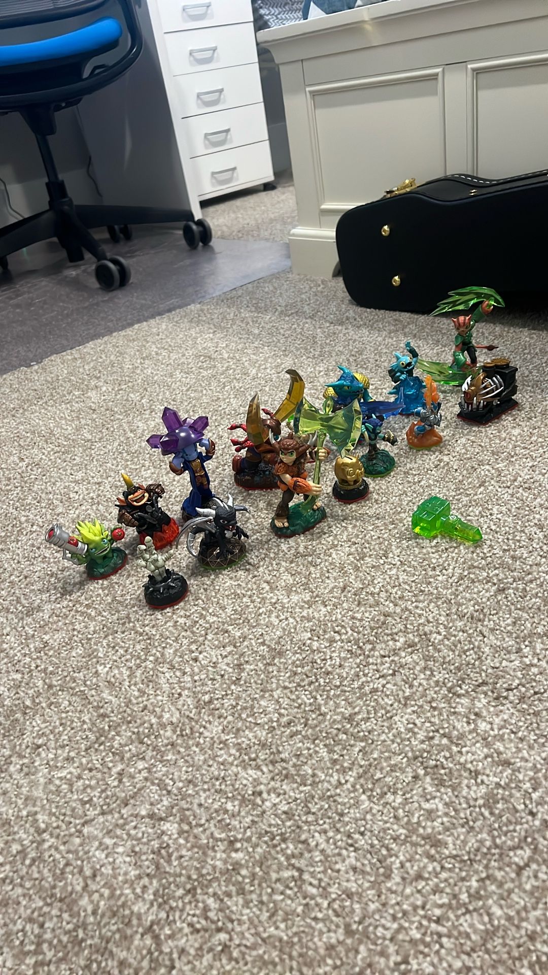 Loose used Skylanders figures, 12-15 figures, all working condition, no boxes, Great condition