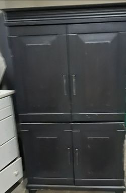 Dresser Bureau/closet