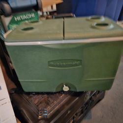 Large Rubbermaid Ice Cooler Chest Travel Camping Tailgating W Wheels