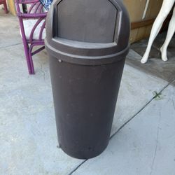 Rubbermaid Trash Can