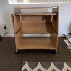 wooden desk mesa de madera