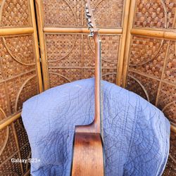 IBANEZ ACOUSTIC GUITAR