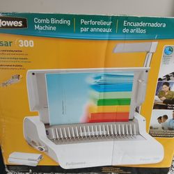 Fellowes® Pulsar™ 300 Manual Comb Binding Machine, 300 Sheet Capacity, 5.1"H x 18.1"W x 15.4"D, White