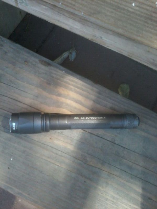 Led Surefire E2L AA outdoorsman Kx1B flashlight