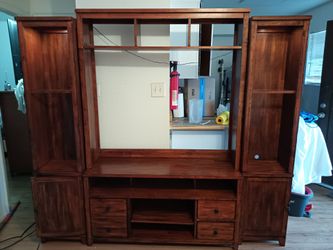Entertainment center