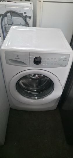 Electrolux Front Load Washer – Clean & Ready to Use