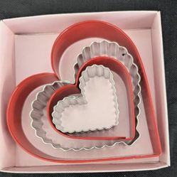 Nesting heart cookie cutters.
Vintage Set of 4 Metal Heart Valentine Shaped Cookie Cutters