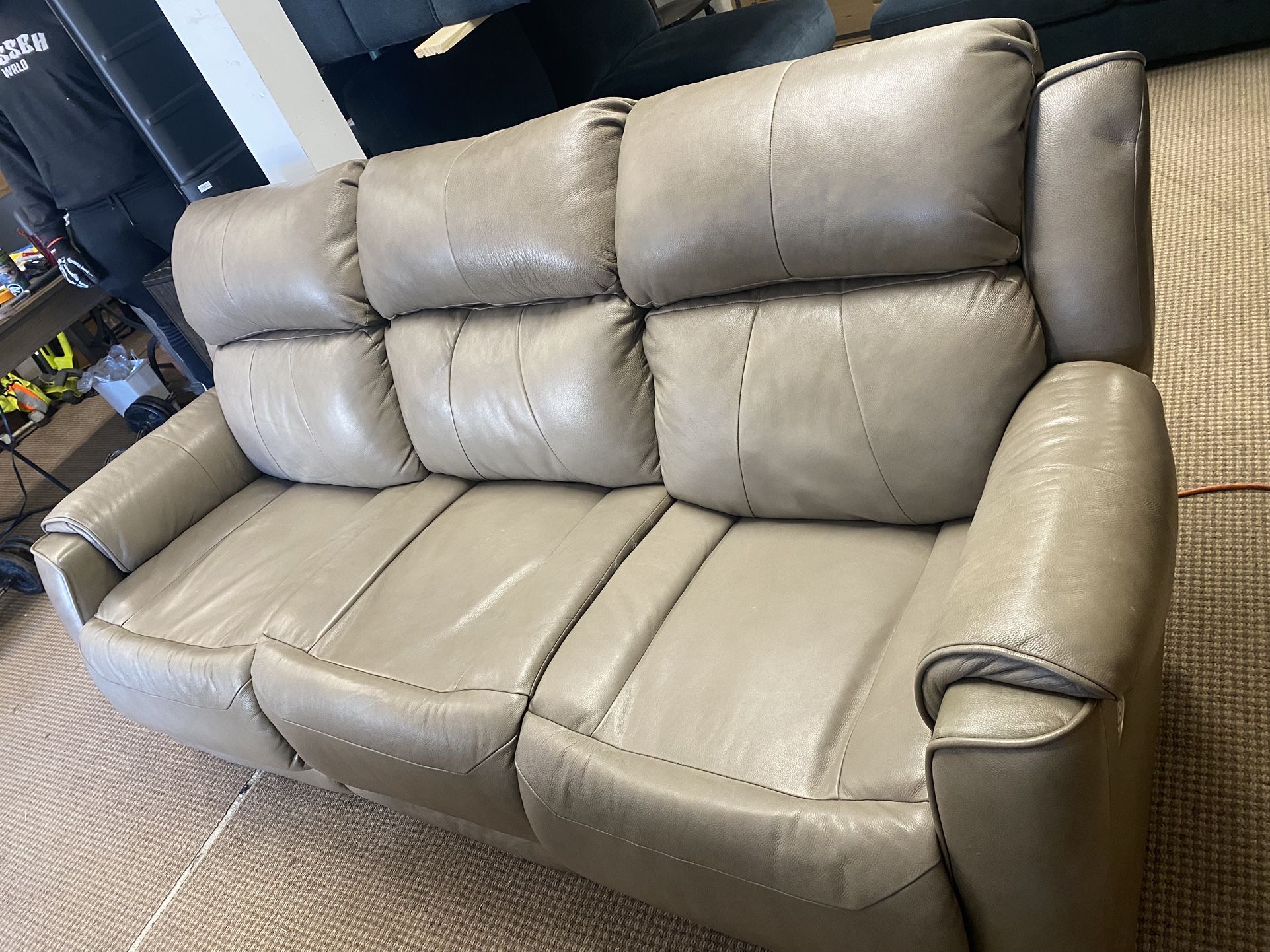 NICE LEATHER POWER RECLINING SOFA