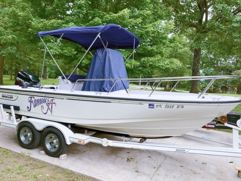 1996 Boston Whaler Outrage 19