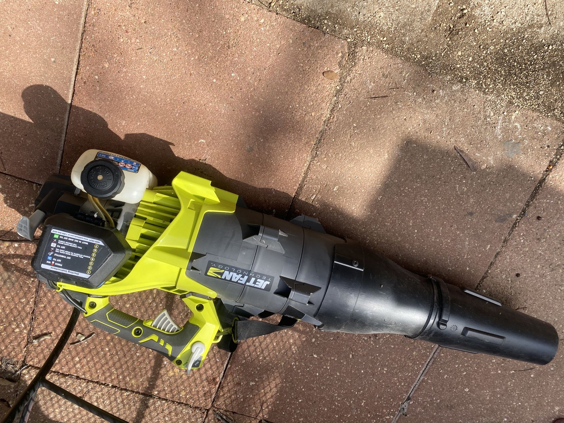 Ryobi Full Cranck 2 Cucle. Se Troso Esta Parte. Del Gas Usada Una Solabes.