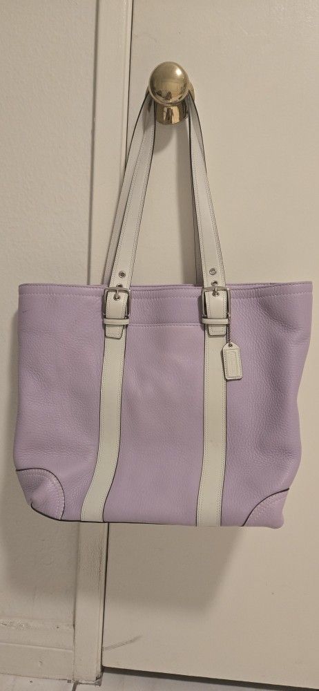 COACH Tote Bag Purse. Lavender Purse. Genuine Leather.