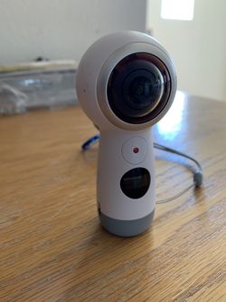 Samsung Gear 360 (2017 Edition) Real 360° 4K VR Camera 