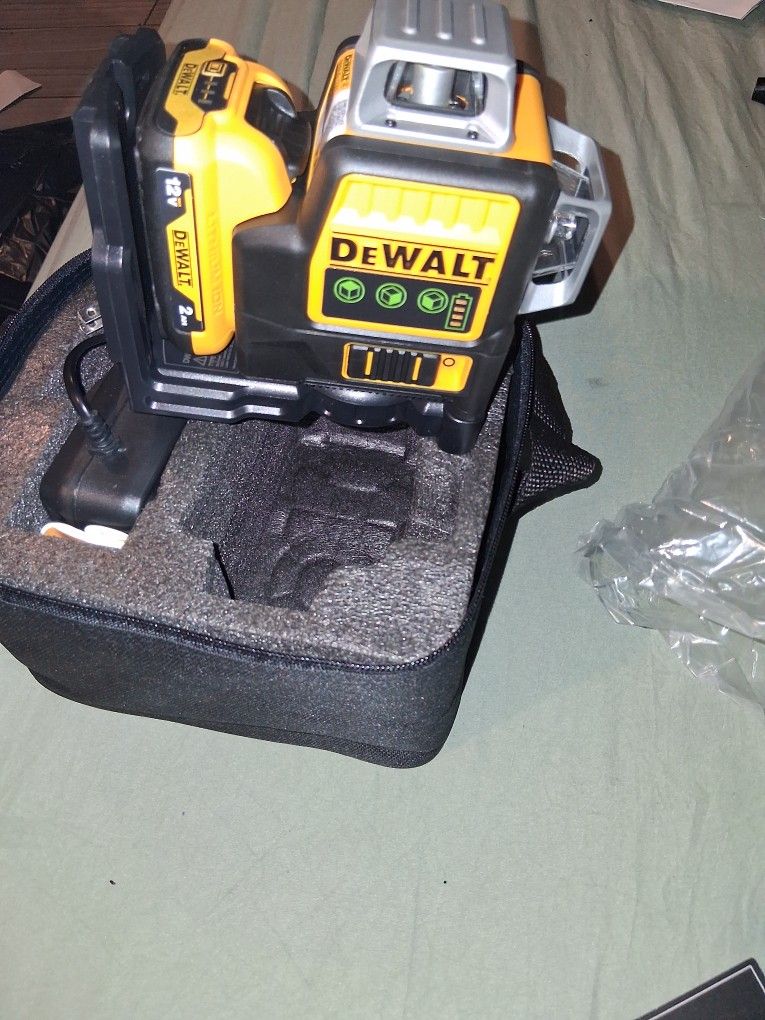 DEWALT 12V MAX 3 x 360 Green Line Laser