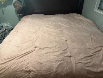 I’m selling a King size bed And a dresser