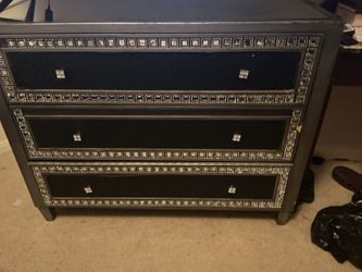 Nice dresser used lots of space