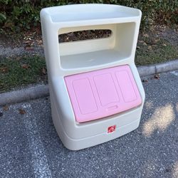 Step2 Lift & Hide Bookcase Storage Chest