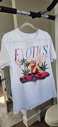 Size Medium FashionNova Tshirt Design