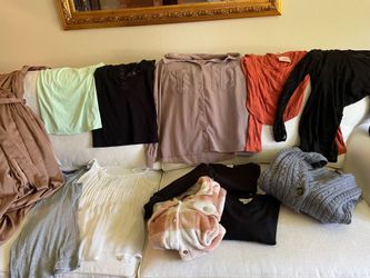 Women’s Tops Sz Med Clothing Bundle 13 Pieces