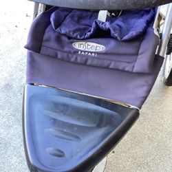 Baby jogging stroller very good condition easy to fold in curry