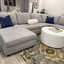 Sofa sectional gray with chase $460