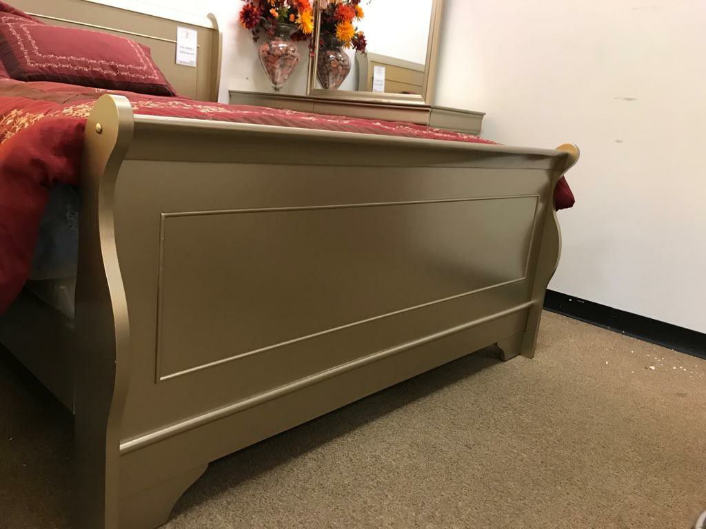 👉 $39 down payment 🥎  -    🎶🎶😴  Louis Philip Champagne Sleigh Bedroom Set🎶🎶😴