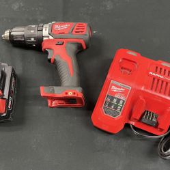 Milwaukee 18V Hammer Drill w/5Ah Battery & Charger 