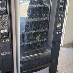 SNACK VENDING MACHINE 