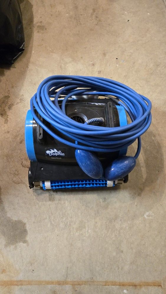 Nautilus Dolphin Pool vacuum