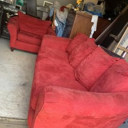RED SUEDE SOFA SET. JUEGO DE SOFAS COLOR ROJO TERCIOPELO