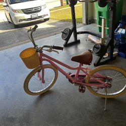 Girls Bike With Basket 