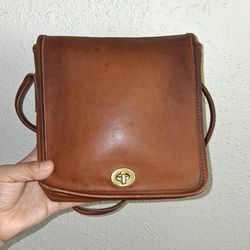 Vintage Coach Compact British Tan crossbody bag