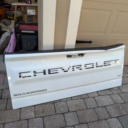 2020 Chevy Silverado Tailgate 