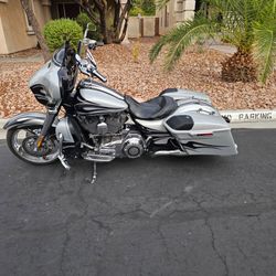2015 HARLEY CVO STREET GLIDE